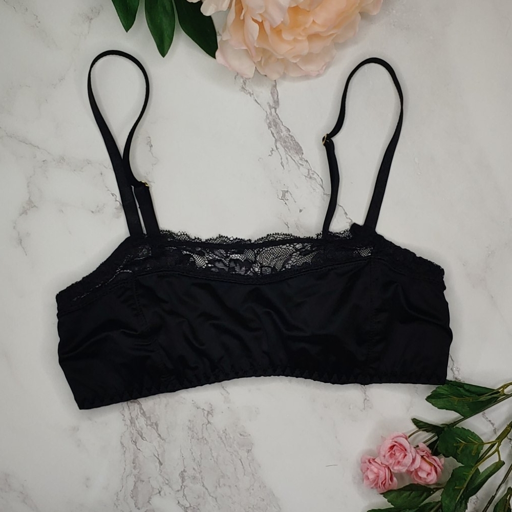 🌿Urban outfitters🌿 vintage style bra